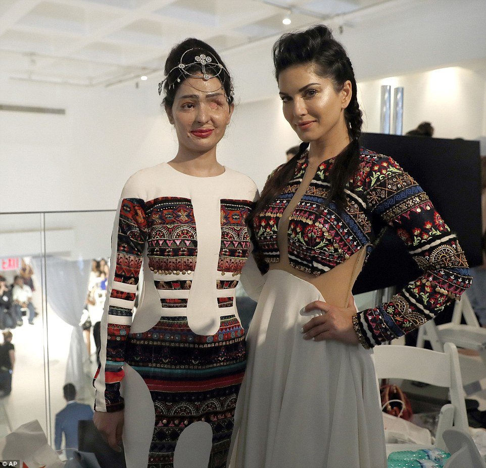 Reshma Qureshi An Acid Attack Survivor Walks The Ramp At New York Fashion Week Du Express 3445