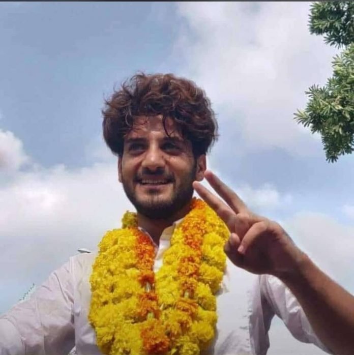 Beating All Odds,Kashmiri Student Aeshal Won Presidential Post In CVS